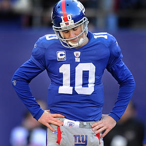 12/27/09 NY Giants Vs Carolina Panthers: Giants quaterback #10 Eli Manning looking dejected on the field before the half time.
